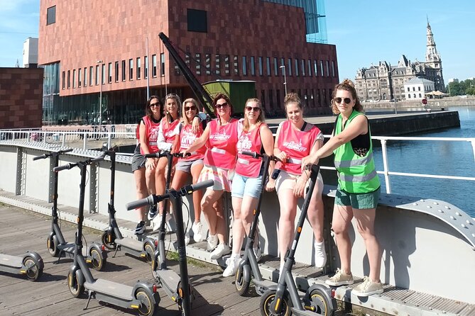 Guided E-kickscooter tour: The big five of Antwerp