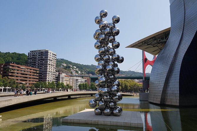 Guided tour of the Guggenheim Museum Bilbao in Spanish - An In-Depth Look at the Tour Experience