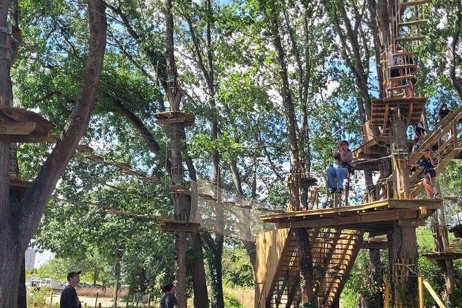 Guided treetop adventure course in the heart of Nantes