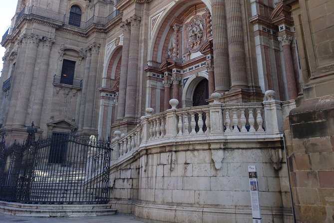 Guided visit to the Cathedral of Malaga and its surroundings