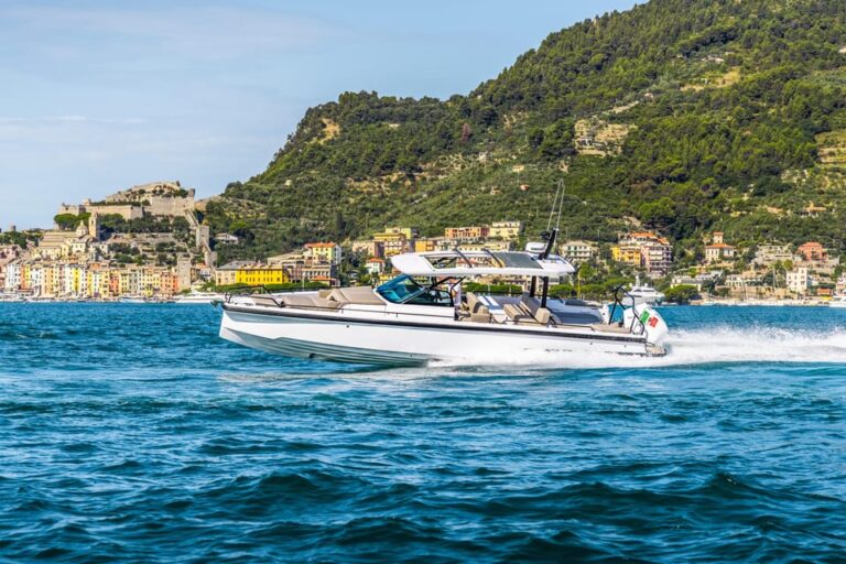 Half-Day Private Swimming Cruise along the Athenian Riviera