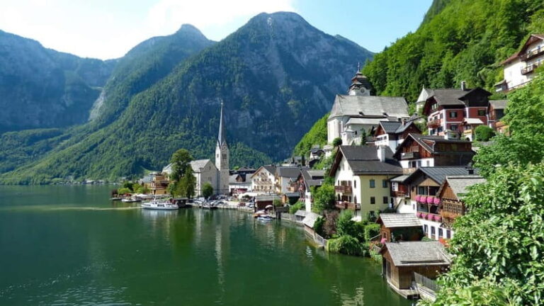 Hallstatt, Salt mine, Funicular, sky walk Tour From Salzburg