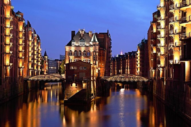 Hamburg: 1-hour evening light cruise - Insights from Reviews  