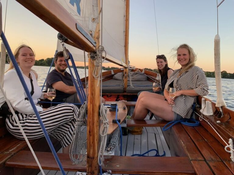 Hamburg: Alster River Sailboat Tour with Sundowner