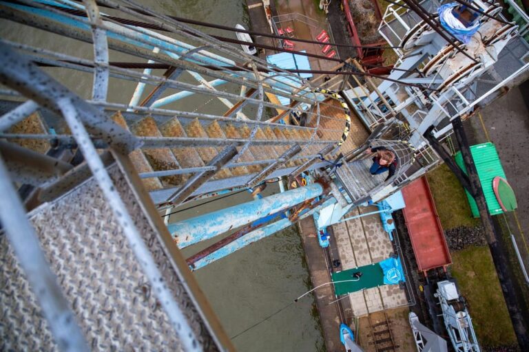 Hamburg: Bungee Jumping 50 Meters High over the Harbor