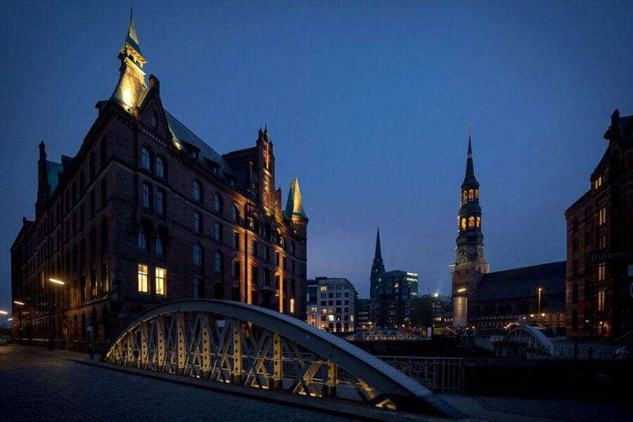 Hamburg: Eerie Speicherstadt Tour - Exploring Hamburgs Shadowed Past