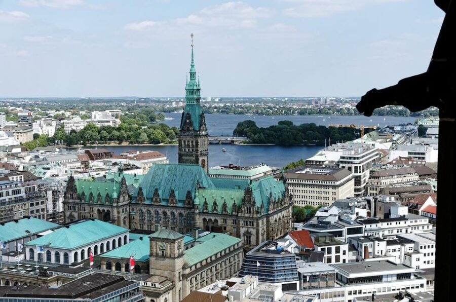 Hamburg: English Bike Tour - Around the Outer Alster Lake - An In-Depth Look at the Hamburg Outer Alster Bike Tour