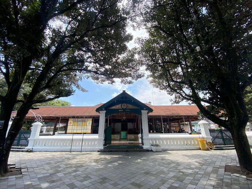 Heritage Journey Through the Cultural Gems of Kotagede - Exploring the Heritage of Kotagede