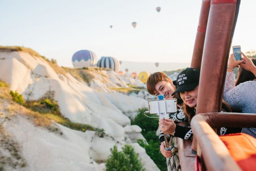 Hot Air Balloon, Best of Red and Green Guided 1-Day Tour - Good To Know