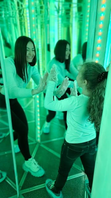 ”House Of Attractions”: Glass Labyrinth Family Ticket 2+1