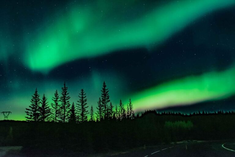Iceland: Private Northern Lights Tour with Champagne