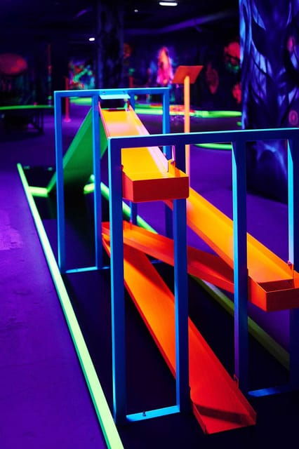Innsbruck: 3D Mini Golf with Dazzling Light Effects