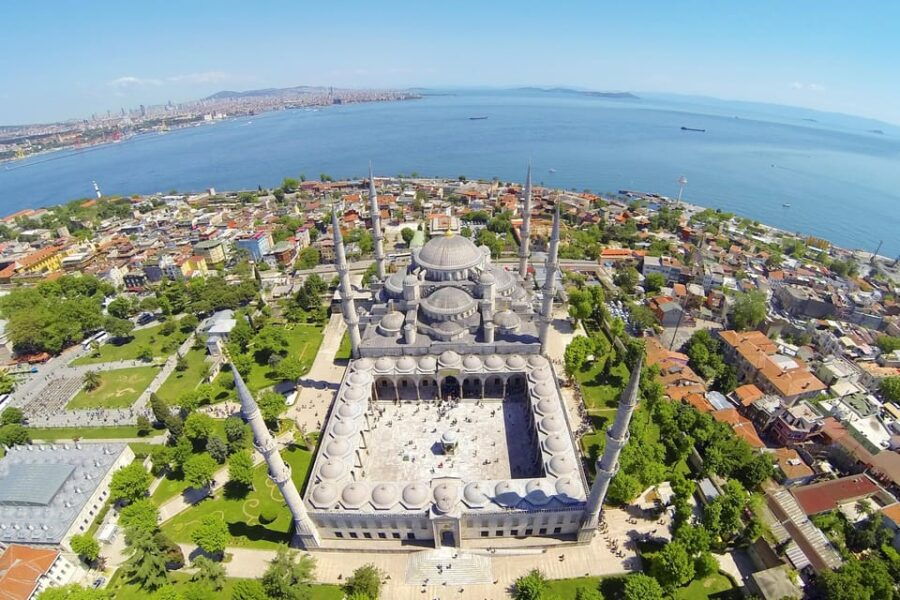 Istanbul: Blue Mosque and Hagia Sophia Tour w/Entry Tickets - The Blue Mosque: Architectural Marvel and Active Worship Site