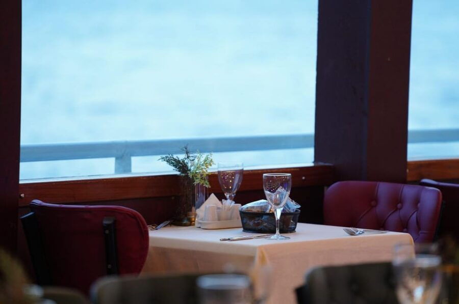 Istanbul: Bosphorus Dinner Cruise with Turkish Show - Who Should Book This Experience?