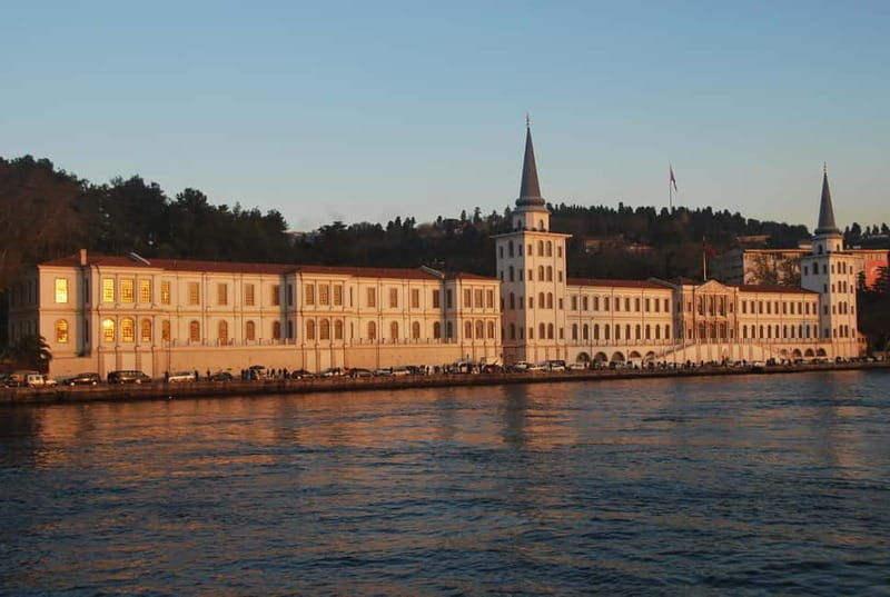 Istanbul: Bosphorus Lunch Cruise with Guide - What to Expect from the Experience