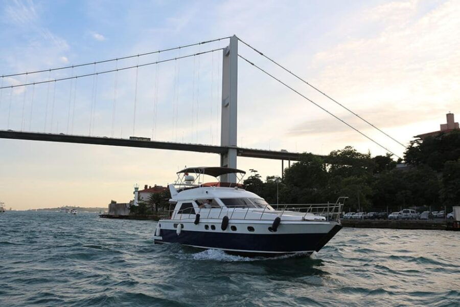 Istanbul: Luxury Yacht Tour at Sunset w Snacks - The Experience in Detail