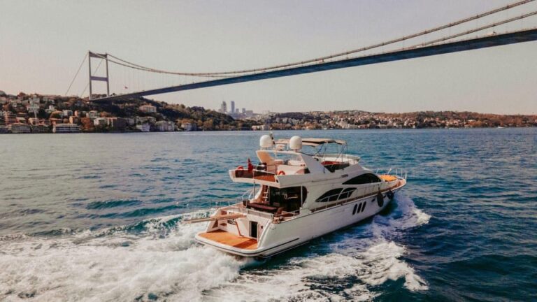 Istanbul: Private Bosphorus Yacht Tour Sunset & Morning