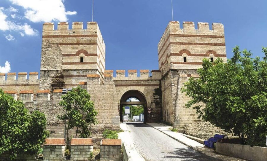 Istanbul Revealed: Historic Pathways and Bosphorus Serenity - An In-Depth Look at What to Expect