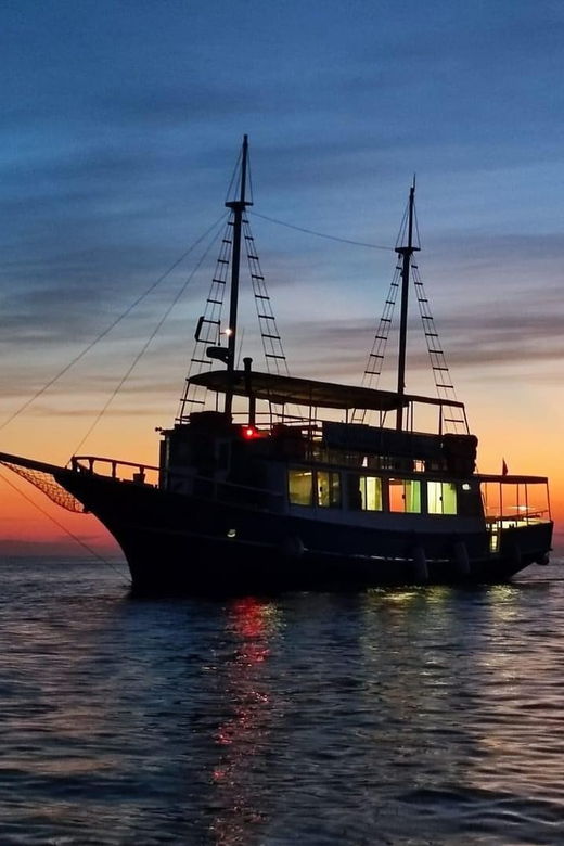 Izlet brodom iz Vrsara: Zalazak sunca i druenje s delfinima