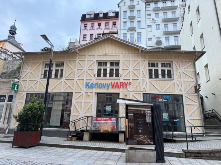 Karlovy Vary: Tourist Cinema Experience