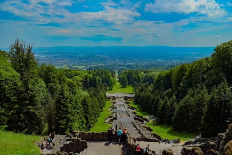 Kassel: Express Walk with a Local in 60 minutes