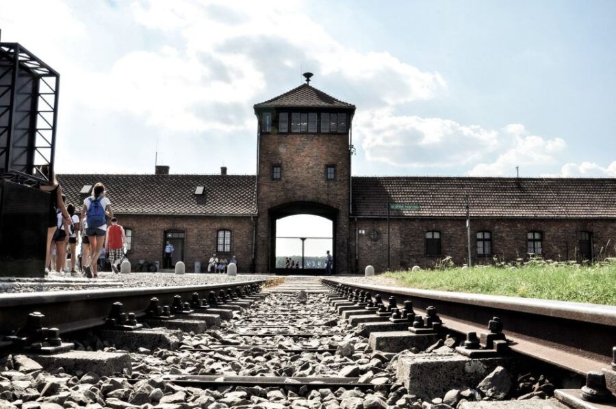 Krakow: Auschwitz-Birkenau Guided Tour Pickup/Lunch Options - An Honest Look at the Auschwitz-Birkenau Guided Tour