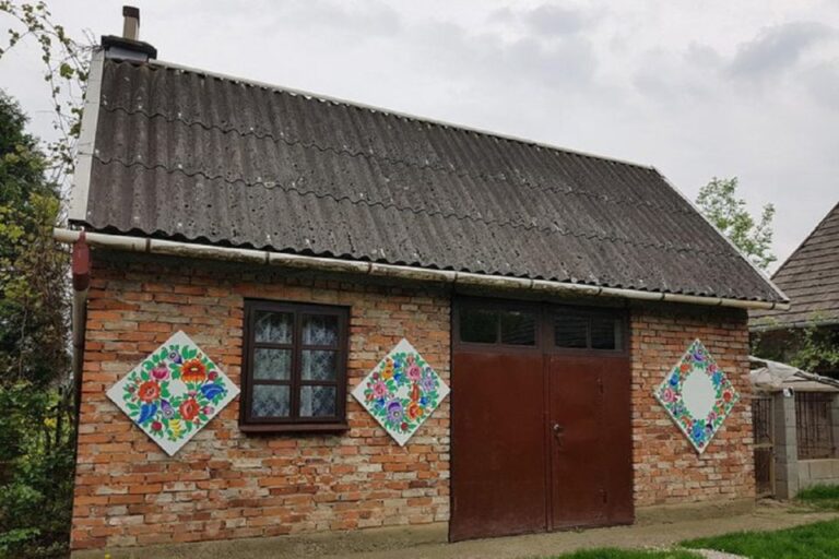 Krakow: Guided Day Tour of Zalipie Village & Museum Entry