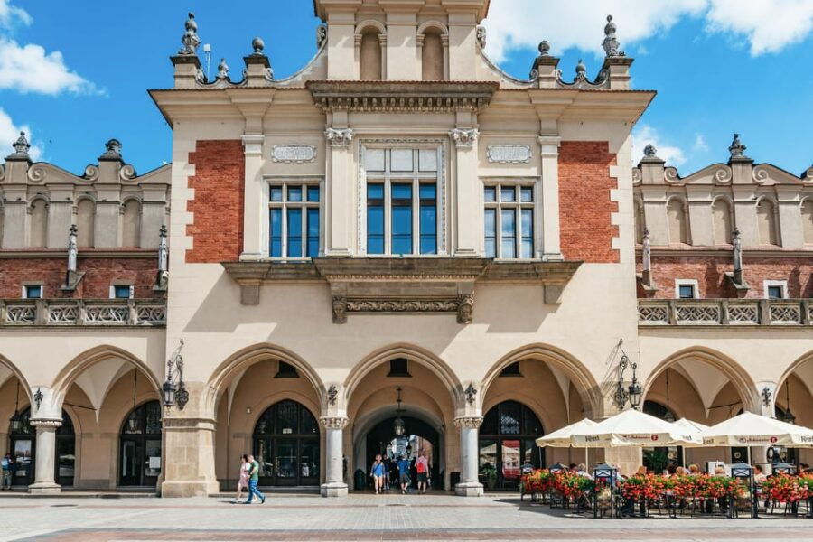 Krakow: Guided E-Scooter City Tour with Food Tastings - Exploring Krakow on E-Scooters: A Practical Perspective