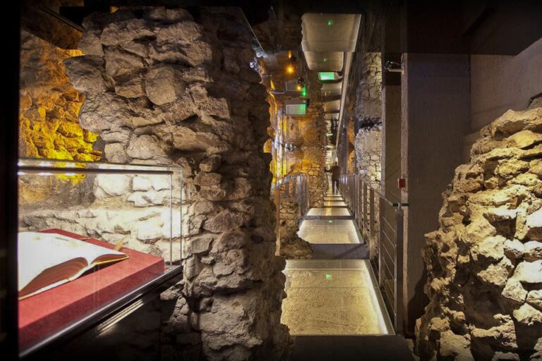 Krakow: Guided Tour of Rynek Underground
