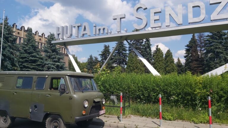 Krakow: Guided Tour to Nowa Huta on Commie Retro Van