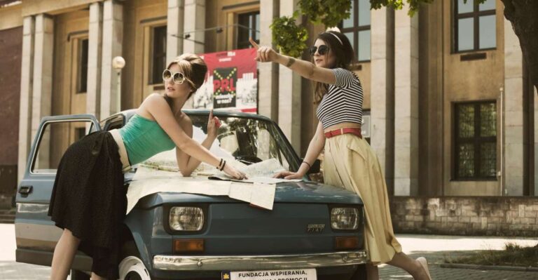 Krakow: Nowa Huta Guided Tour in Vintage Car