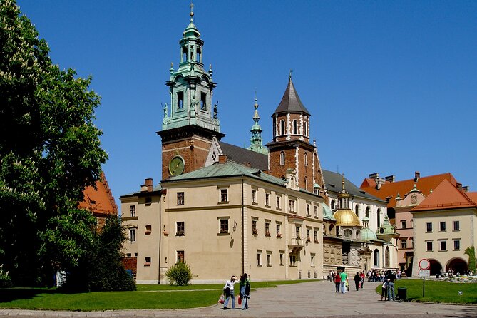 Krakow: Old Town Sightseeing by Golf Cart and Wawel Castle Guided Tour