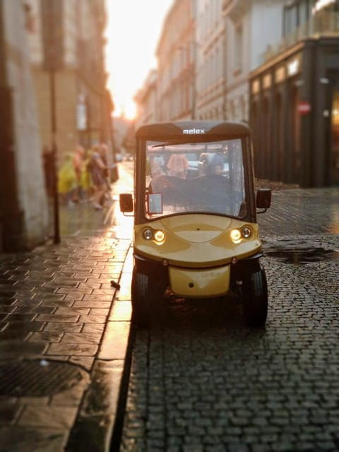 Krakow: Old Town Sightseeing Tour by Electric Golf Cart