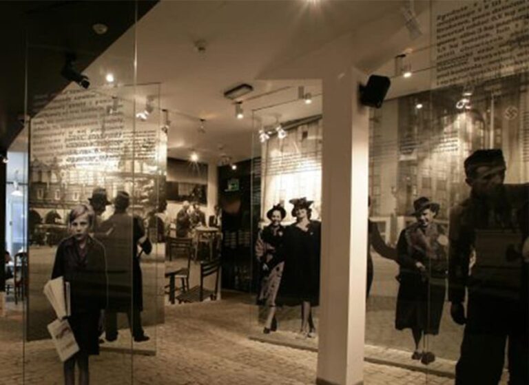 Krakow: Oskar Schindler’s Factory Guided Tour&Pickup Options