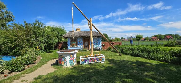 Krakow: Zalipie Village Tour