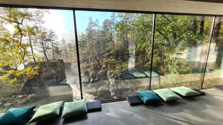 Kristiansand: Wild Salmon Center Guided Tour with Bus Ride