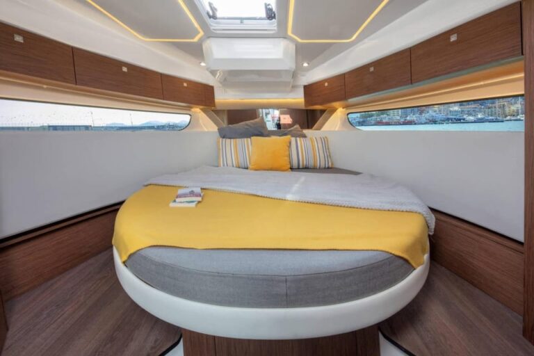 Krk: Rent a boat Merry Fisher 1095