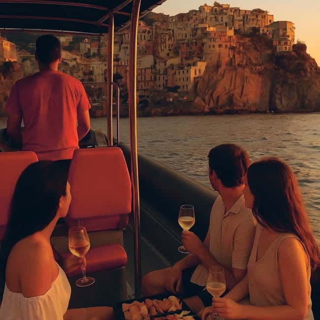 La Spezia: Cinque Terre Sunset Boat Tour with Appetizers - Good To Know