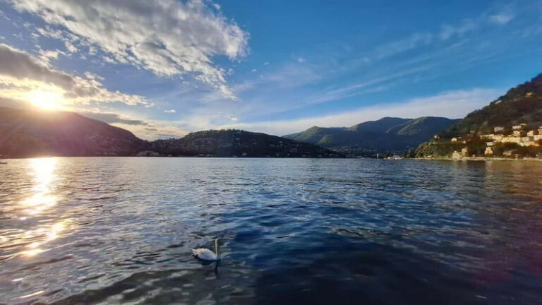 Lake Como Boat Tour: 2h Private Tour to Villa and Waterfalls
