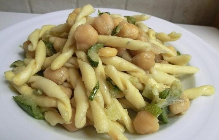 Lecce Home Cooking Class: Craft Orecchiette & Savor Wine