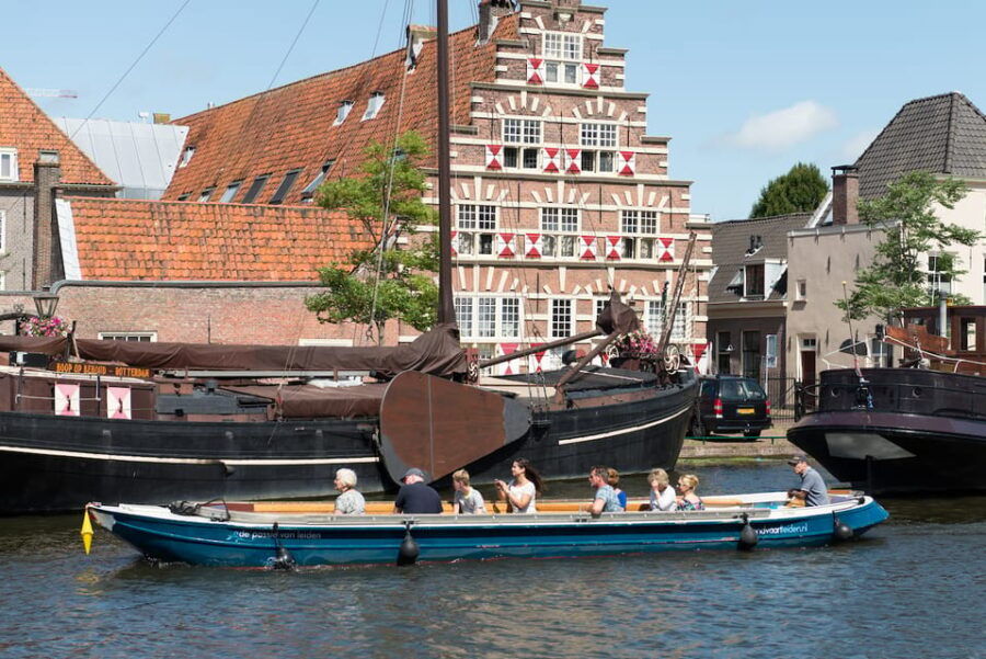 Leiden: Guided City Canal Cruise - Highlights of the Leiden Canal Cruise