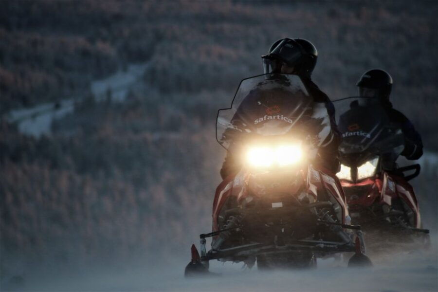 Levi: Evening Snowmobile Safari - An In-depth Look at the Levi Evening Snowmobile Safari