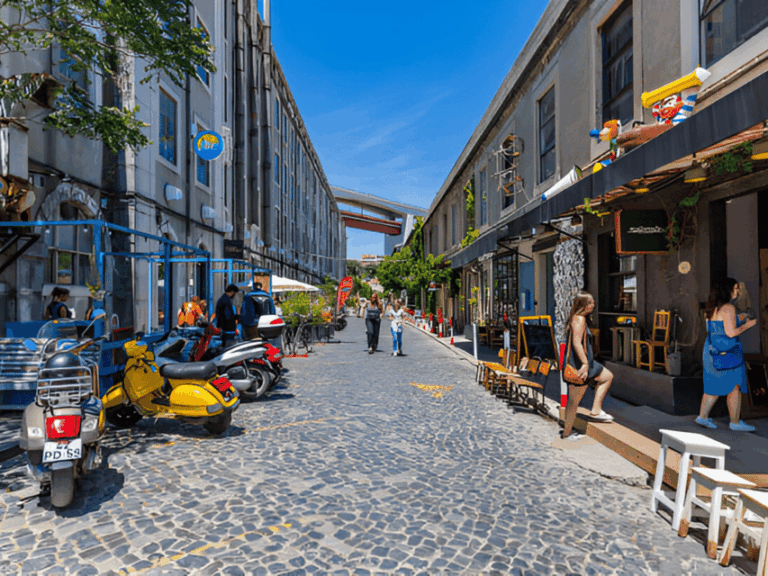 Lisbon : Belem Tuk Tuk Tour
