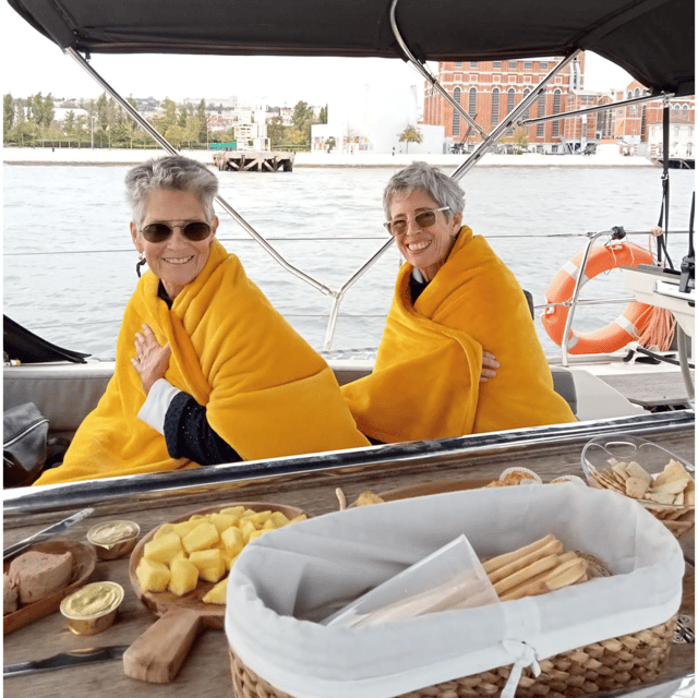 Lisbon: Boat Tour Cruise Vintage or Lux Sailboat w/ Drinks