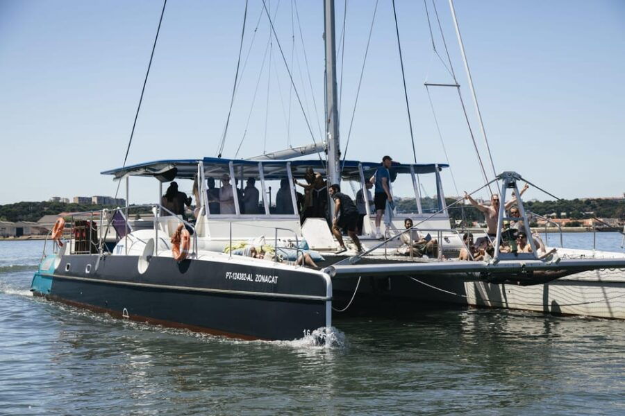 Lisbon: Catamaran Boat Party with Music, Open Bar & Dives - Meeting at Sardinha do Tejo in Alcântara