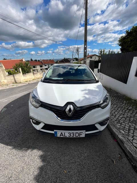 Lisbon: Fátima Day Tour with Private Car