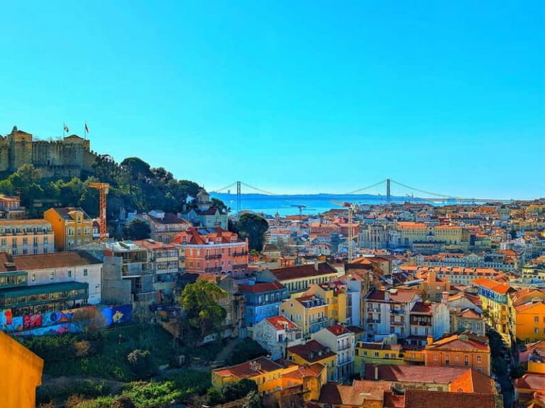 Lisbon: Guided Tuk-Tuk Tour