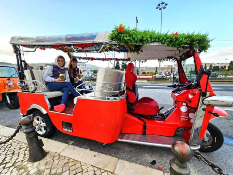 Lisbon: Guided Tuk-Tuk Tour Alfama and history