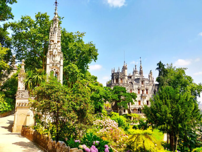 Lisbon: Half-Day Sintra Tour with Pena Palace and Regaleira