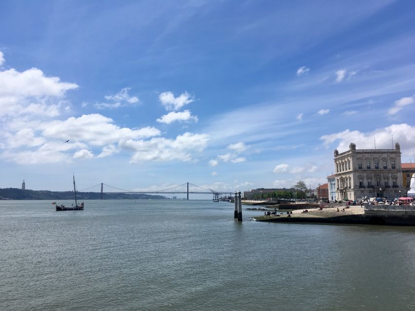Lisbon: Hills, Alfama, and Mouraria Tour by Electric Bike - The Experience: A Deep Dive into the Lisbon Hills, Alfama, and Mouraria